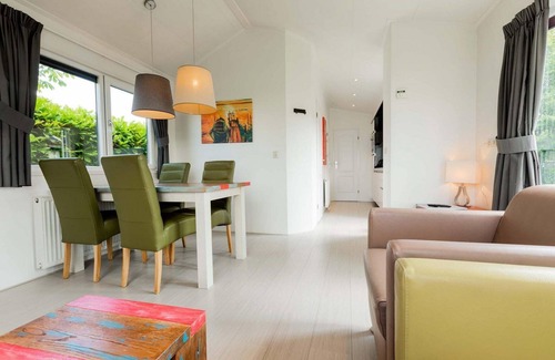 Veen Chalet De Esquí | Beautiful detached holiday home for 4 people.