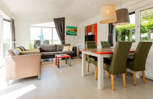 Veen Chalet De Esquí | Beautiful detached holiday home for 4 people.