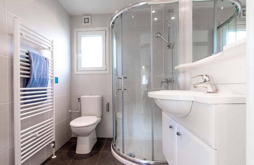 Veen Chalet De Esquí | Beautiful detached holiday home for 4 people.
