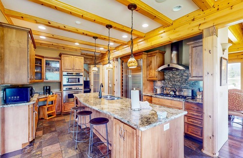 The Highlands Casa | Beautiful Dog-Friendly Home w/Mountain Views, Private Hot Tub, Sauna