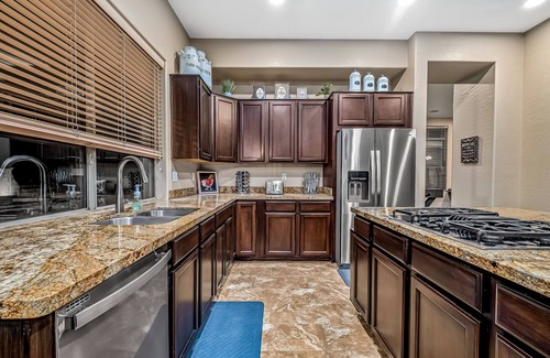Arabian Views Casa | Beautiful, dog-friendly home with a private pool, game room & putting green