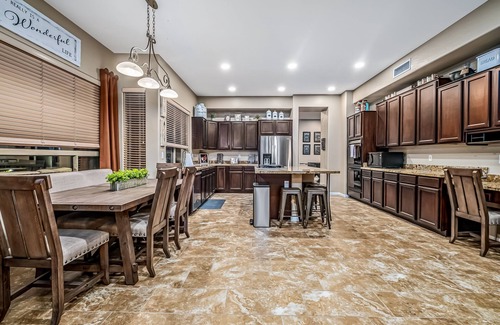 Arabian Views Casa | Beautiful, dog-friendly home with a private pool, game room & putting green