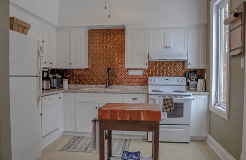 Sudbury Casa | Beautiful Downtown 3 Bedroom Century Home -A