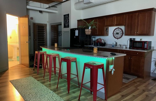 Central Business District Apartamento | Beautiful Downtown loft with roof top