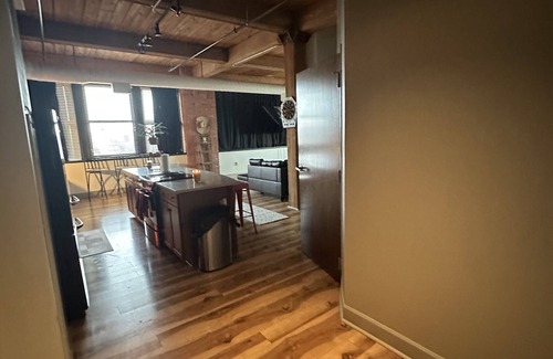 Central Business District Apartamento | Beautiful Downtown loft with roof top