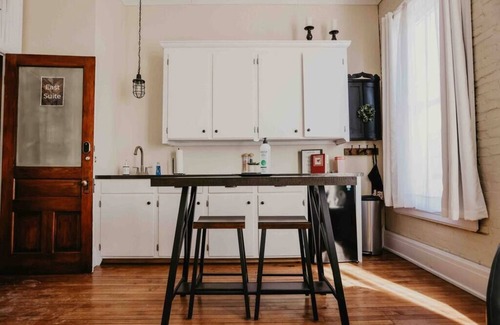 Clare Apartamento | Beautiful Downtown Loft - East Suite