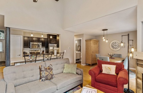 Edwards Casa | Beautiful downtown townhouse with patio, grill, firepit, fireplace, washer/dryer