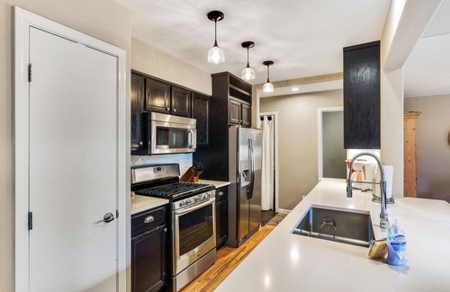 Edwards Casa | Beautiful downtown townhouse with patio, grill, firepit, fireplace, washer/dryer