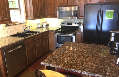 Holly Lake Ranch Casa | Hermosa cabaña del este de Texas en el lago privado - VRBO Premier Property