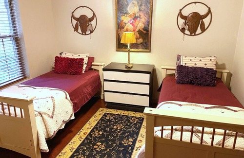 Holly Lake Ranch Casa | Hermosa cabaña del este de Texas en el lago privado - VRBO Premier Property
