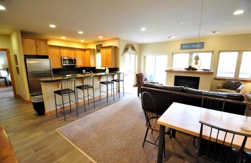 Vail Apartamento | Beautiful East Vail 3 Bedroom Condo w/Hot Tub On shuttle Route.