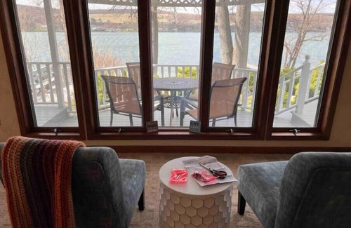 Dundee Cabaña | Beautiful East Waneta Lake Cottage!