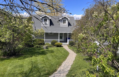 Dundee Cabaña | Beautiful East Waneta Lake Cottage!