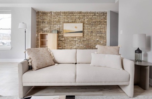 Edgewater Apartamento | Beautiful Edgewater 2BR nr Loyola & Red Line, by Blueground