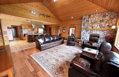 Ellensburg Casa | Beautiful Ellensburg Ranch Estate with Indoor Pool