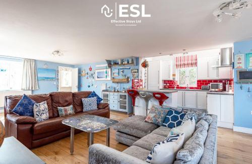 New Quay Casa | Beautiful En Suite 5 Bedroom Home with Sea Views