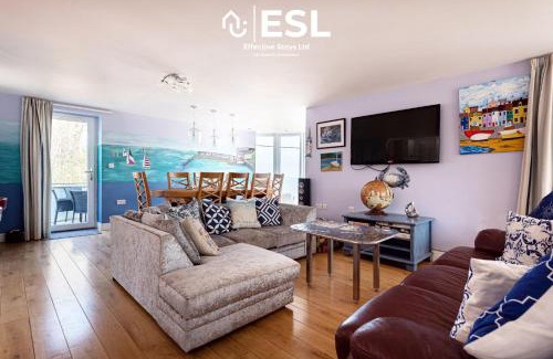 New Quay Casa | Beautiful En Suite 5 Bedroom Home with Sea Views