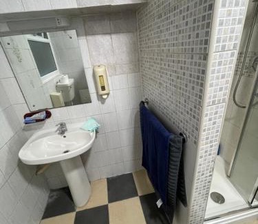 Reading Casa | Beautiful En suite Double Room with toilet and washroom R3