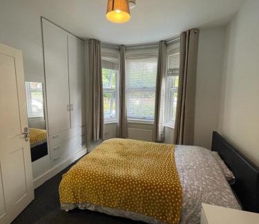 East Grinstead Casa | Beautiful en-suite room in centre of town