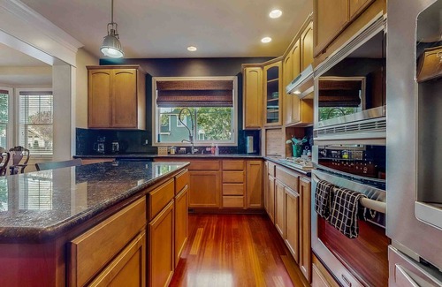 Enumclaw Casa | Beautiful Enumclaw home near downtown with yard, grill, gas fireplace, & A/C