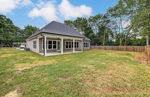 Charlotte Casa | Beautiful Escape, Mins from Carowinds & Lake Wylie