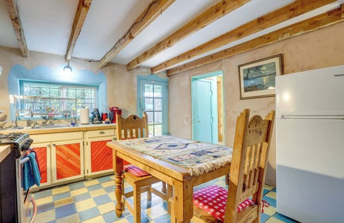 Santa Cruz Apartamento | Beautiful Española Retreat w/ Patio!