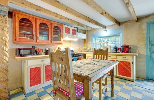 Santa Cruz Apartamento | Beautiful Española Retreat w/ Patio!