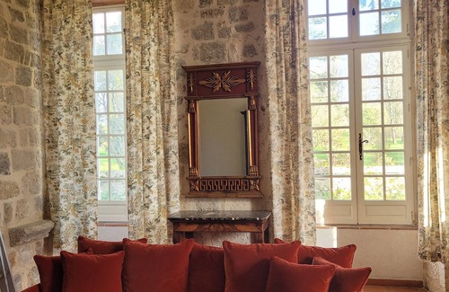 Vianne Otro | Beautiful estate with swimming pool and wooded grounds
