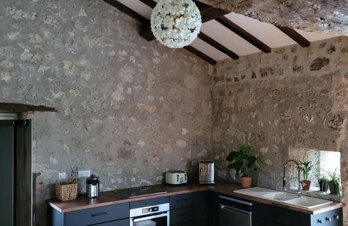 Vianne Otro | Beautiful estate with swimming pool and wooded grounds