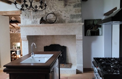 Vianne Otro | Beautiful estate with swimming pool and wooded grounds