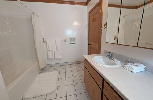 Hot Springs Cabina | Beautiful Executive Suite - Room 205