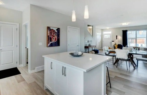 Cochrane Casa | Beautiful Executive Townhome