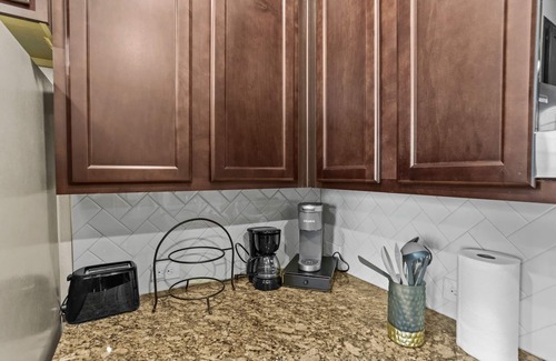 The Colony Casa | Beautiful Executive Townhome superb location 3br 3.5bth in peaceful Lewisville