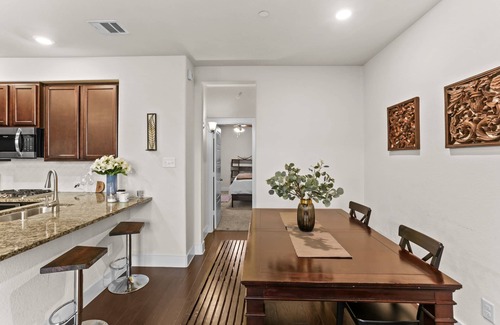 The Colony Casa | Beautiful Executive Townhome superb location 3br 3.5bth in peaceful Lewisville