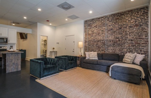 Civil Rights Historic District Casa | Beautiful & Extra Large Loft with 2 King Suites