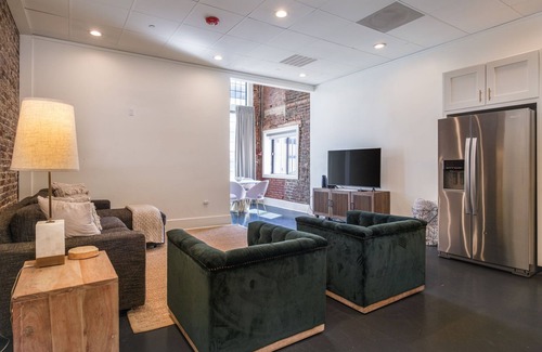 Civil Rights Historic District Casa | Beautiful & Extra Large Loft with 2 King Suites