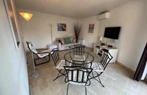 La Napoule Apartamento | Beautiful F2 pool in Islette du Riou