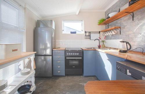 Pringle Bay Casa | Beautiful family beach cottage!