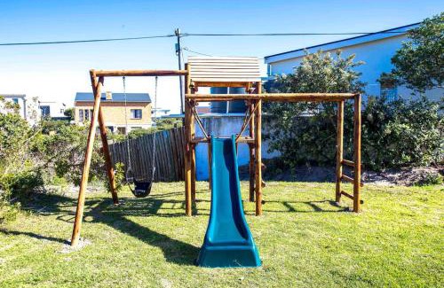 Pringle Bay Casa | Beautiful family beach cottage!