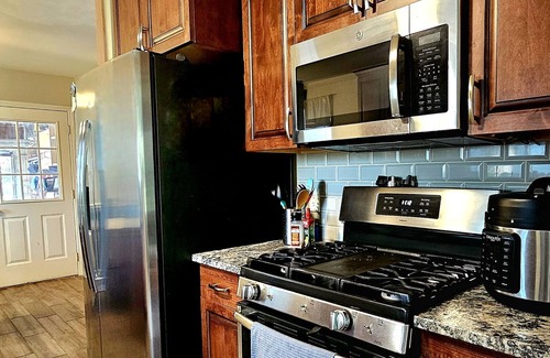 Charlotte Casa | Beautiful Family Friendly Home, with spacious yard, 5 min from theme park!