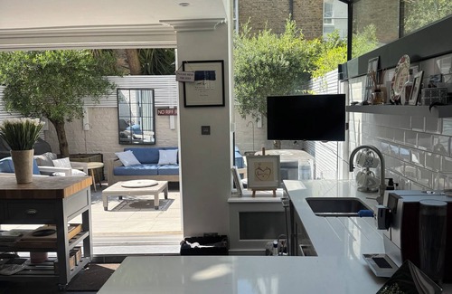Town Casa | Beautiful family/group house in Parsons Green, London SW6