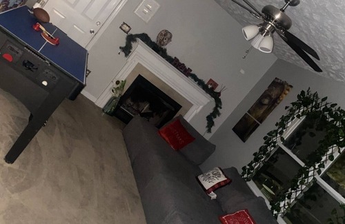 Fayetteville Casa | Beautiful family home with POOL