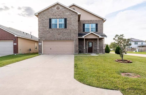 Barker Casa | Beautiful family Home; 5.5 miles to Katy Mills; Close to I10 & Grand-Parkway 99