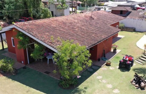Portao Casa | Beautiful family home in Atibaia with children's trampoline pyra internet 300mb
