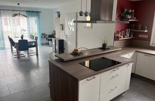 Bardos Casa | Casa amplia con jardín y terraza, ideal para familias, cerca de Bayona - 6 personas, admite mascotas