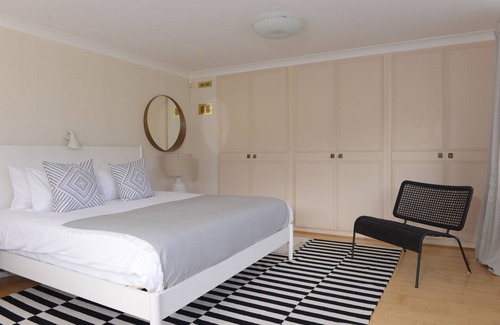 Eastbourne Casa | Hermosa casa familiar con piscina y vistas al campo de golf y South Downs