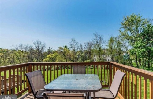 Harrisburg Casa | Beautiful family Townhome minutes to Hershey Park, Athletic Fields & Attractions