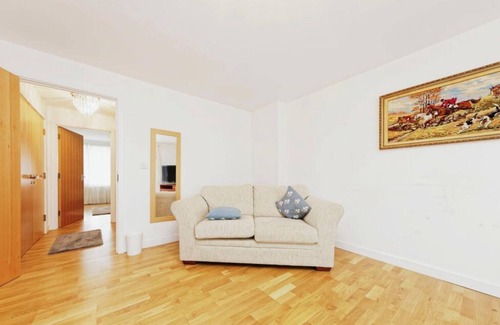 Canterbury Casa | Beautiful Family Town Home With Private Parking
