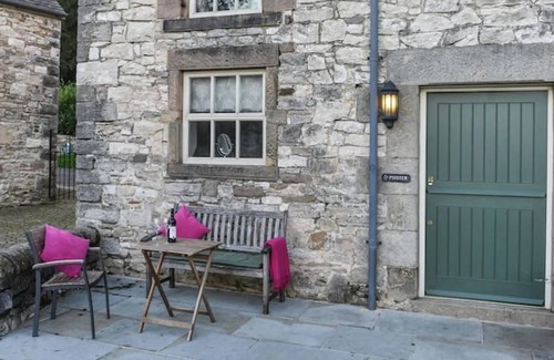 Alsop en le Dale Cabaña | Beautiful Farm environment, in the Peak District. Close to walking trails.