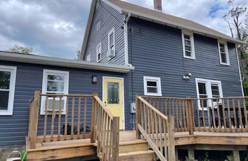 Greenfield Park Casa | Beautiful Farmhouse, 6 bedrm, pond, woods, firepit